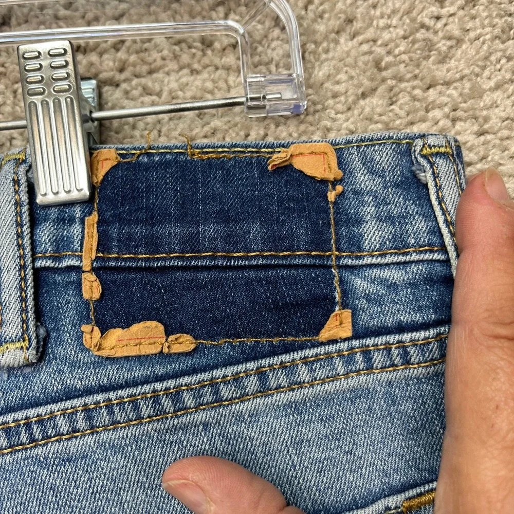 Levis Jeans Men 38x32 Medium Wash Stretch Straight Leg 5-Pocket Denim Distressed